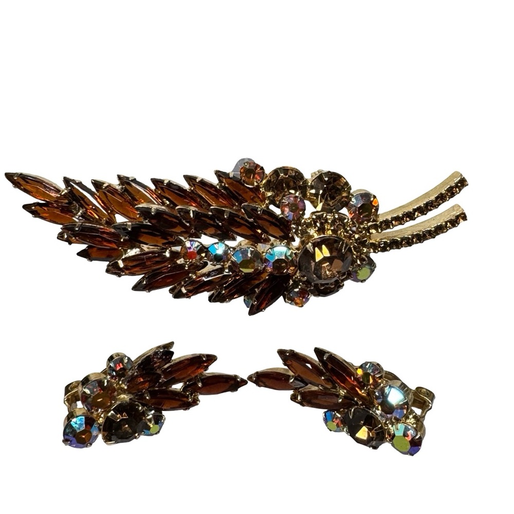 Elegant Gold and Brown Brooch Set